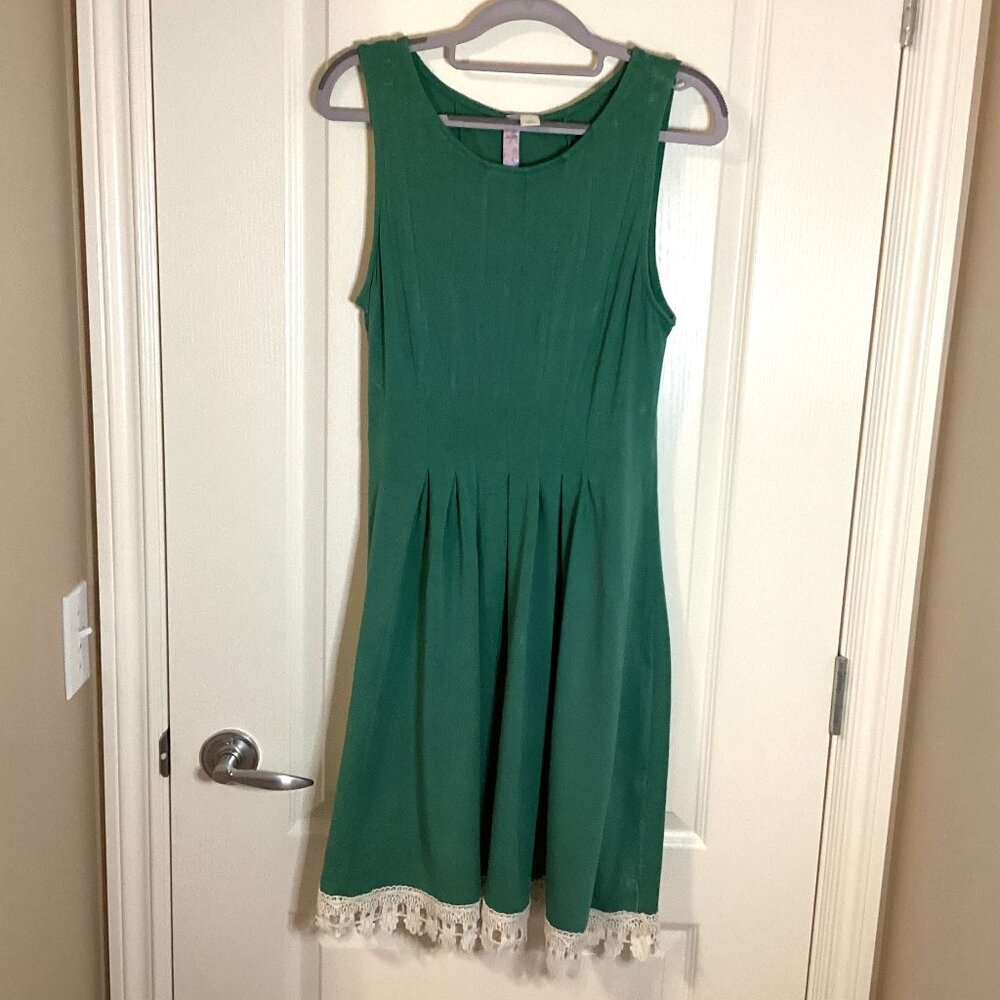 Alya Women's Green Sleeveless Dress With Cotton Lace Trim Midi Party Preppy